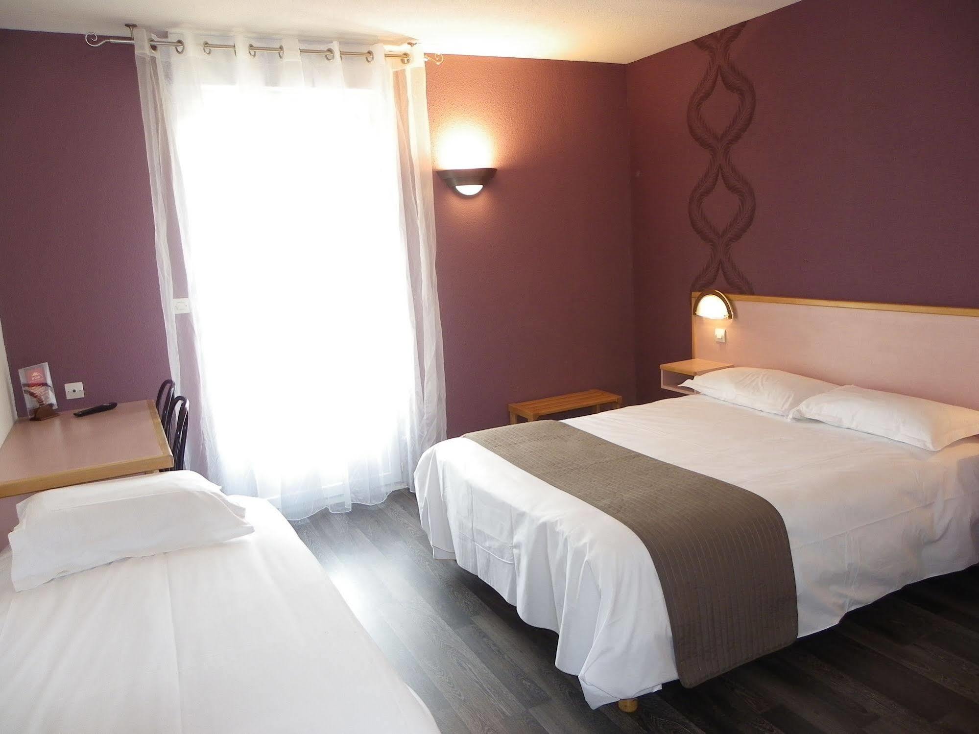 Hotel Restaurant Les Chataigniers Privas Esterno foto